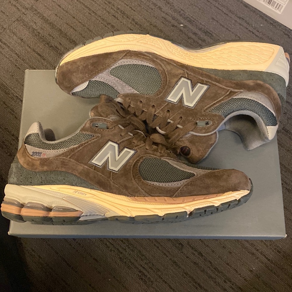 new balance 2002r
